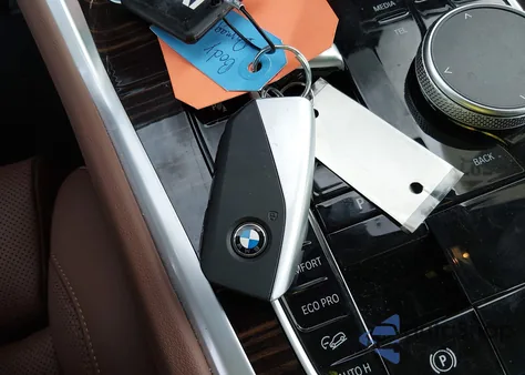 2026 BMW X6 xDrive40I z USA, uszkodzony, nr VIN 5UX33EX09T9161226